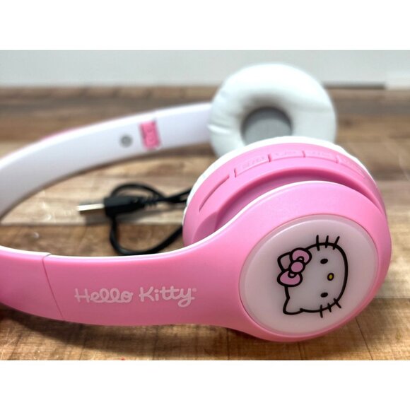 Hello Kitty Wireless Light-Up Bluetooth Headphones With Cat Ear Design - Picture 5 of 6